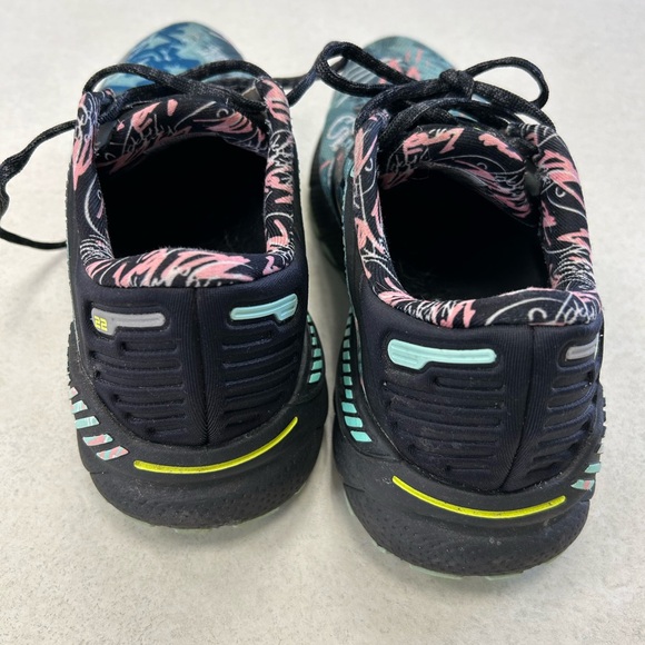 Brooks Adrenaline GTS women’s running shoes in size 8. - Picture 3 of 9